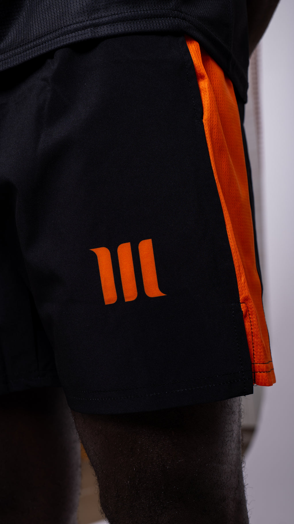 SHORT ORANGE NEW BLACK