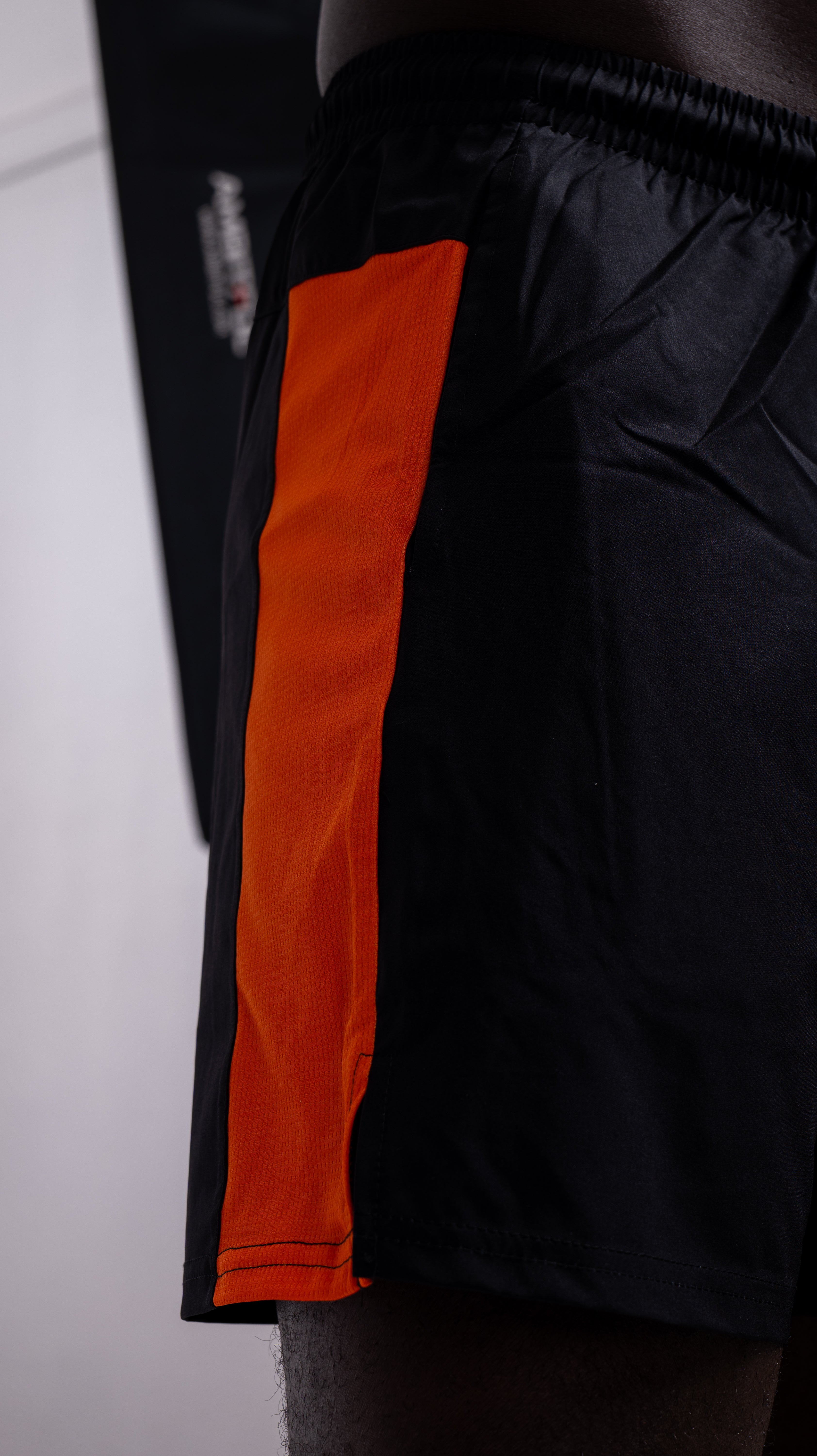 SHORT ORANGE NEW BLACK